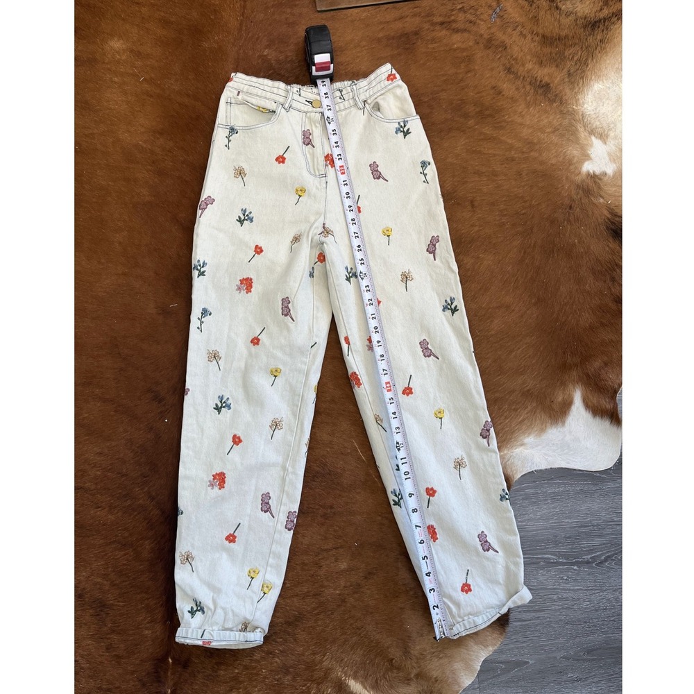 Meadow Floral Embroidered High-Waisted Jeans Vintage Style